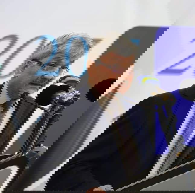 الدكتور إبراهيم بحر العلوم يقدم مقترحا لدراسة اقتناص ثاني أكسيد الكربون  وحقنه في مكامن النفط