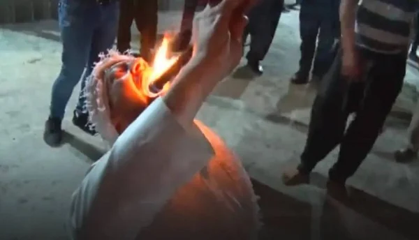 يأكلون الزجاج ويبتلعون السيوف.. خفايا عالم الدراويش في العراق