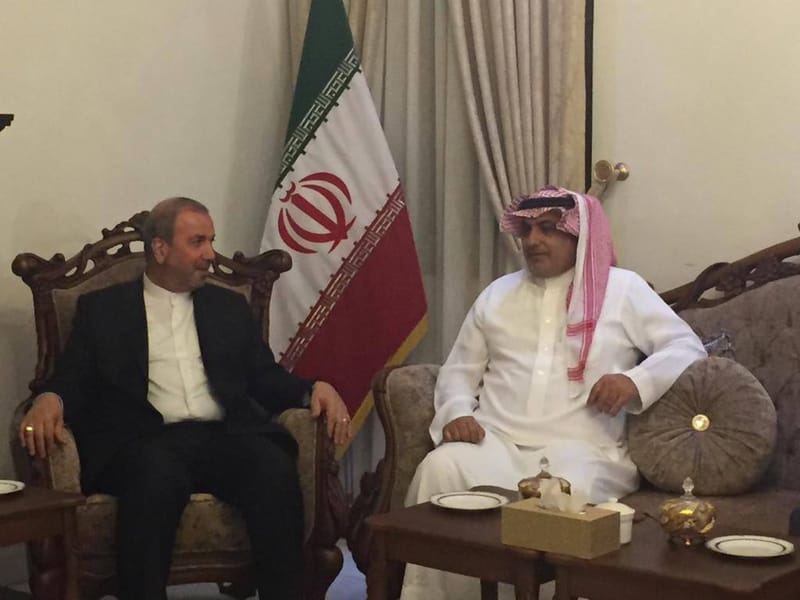 في صورة مسربة : لقاء يجمع السفير الايراني ونظيره السعودي في مبنى السفارة الايرانية في بغداد