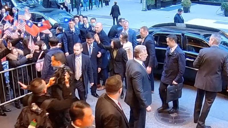 رئيسة تايوان في أمريكا.. والصين تتوعد برد انتقامي