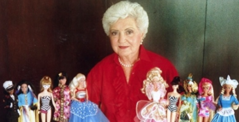 تعرف على “روث هاندلر”، السيدة التي ابتكرت “باربي” بعد أن استلهمتها من ابنتها