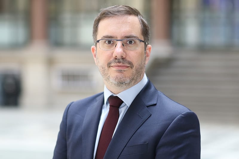 السفير البريطاني يعزي الشعب العراقي بذكرى استشهاد الإمام علي (ع)