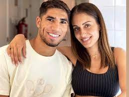 زوجة حكيمي تطالبه بـ10 ملايين يورو لتسوية قضية الطلاق.. محاموه عرضوا عليها مبلغاً أقل