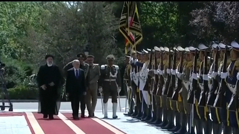 الرئيسان الإيراني والعراقي يؤكدان متانة العلاقات بين بلديهما وضرورة تعزيزها