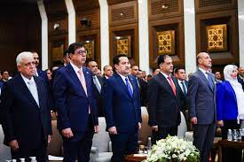 رئيس الوزراء: الشباب همُ الأولى بتحديد متّجهات العمل الوطني