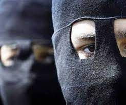 مجهولون يخطفون إحدى "البلوكرات" وسط بغداد.. خدّروها وحلقوا حاجبها الأيمن