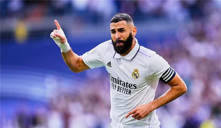 بنزيما يخبر ريال مدريد بالعرض السعودي