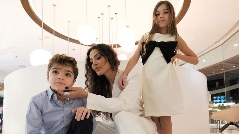 حقيقة تخلي نادين نجيم عن حضانة طفليها