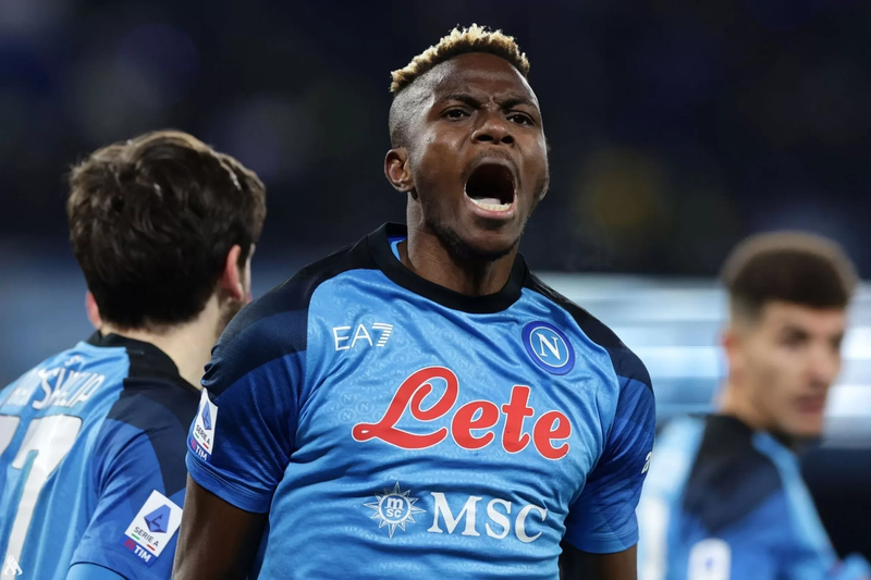 أوسيمين يضع شرطا لتجديد عقده مع نابولي