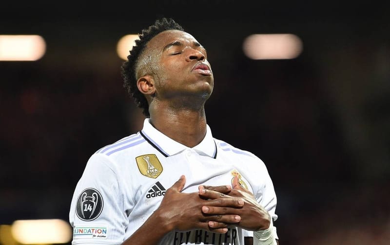 فينيسيوس يراهن على حلم الريال لتغيير قناعة أنشيلوتي