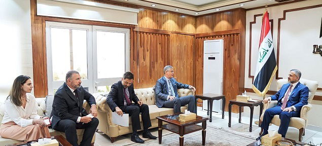 وزير التخطيط لنائب رئيس البنك الدولي: سياسة الاقتراض من الخارج ستكون مقننة