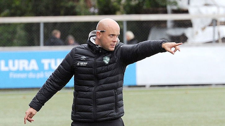 الالماني أوليفر هاردر مدرب منتخب العراق للسيدات لكرة القدم