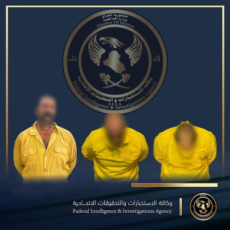 مفارز وكالة الاستخبارات في بغداد الكرخ تلقي القبض على ثلاث مطلوبين بقضايا ارهابية احدهم كان ينتمى الى مايسمى بفرقة اليرموك ضمن عصابات داعش الارهابي .