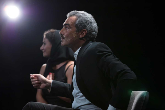 في 4عروض أيام 29 و30 أيلول و1 تشرين الاول 2023 ... سليمان البسام يقدم مسرحيته (آي ميديا) في مهرجان شباك في لندن