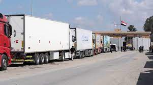 مصر تدخل مساعدات جديدة إلى غزة