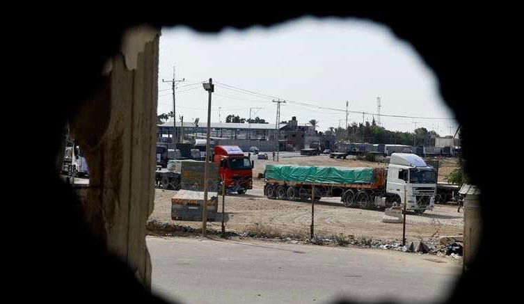 60 شاحنة مساعدات جديدة تمر عبر معبر رفح