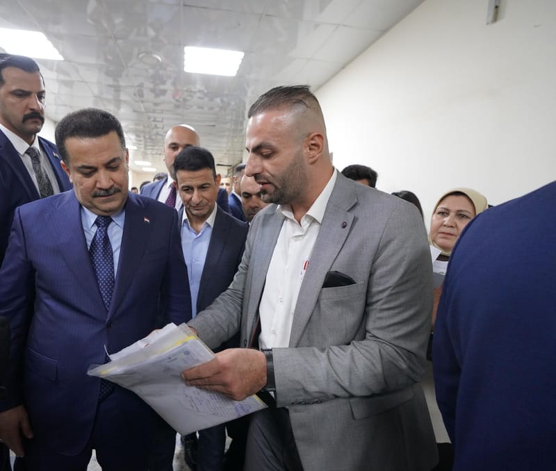 السوداني يجري جولة في دائرة تسجيل الشركات بوزارة التجارة