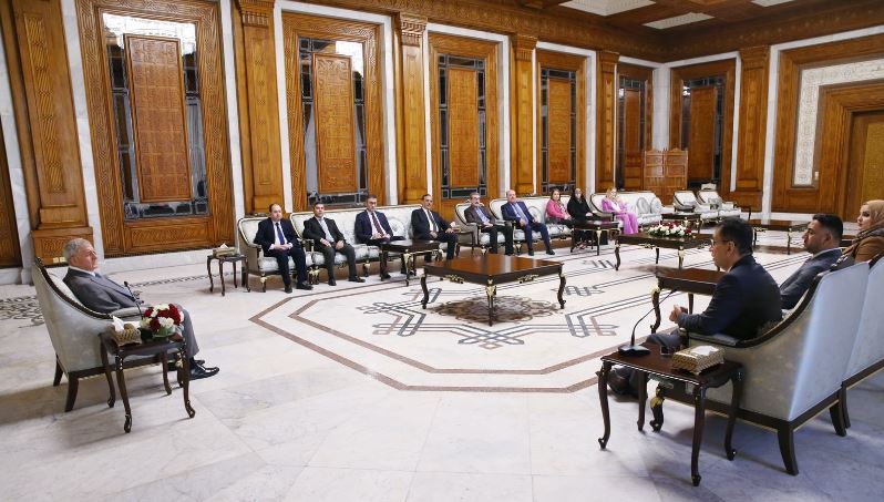 رئيس الجمهورية: العمل جارٍ على إعادة النظر بقرارات مجلس قيادة الثورة المنحل