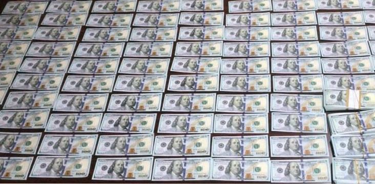 وكالة الاستخبارات: ضبط أكثر من 800 ألف دولار بحوزة مضاربين بسعر الدولار في بغداد