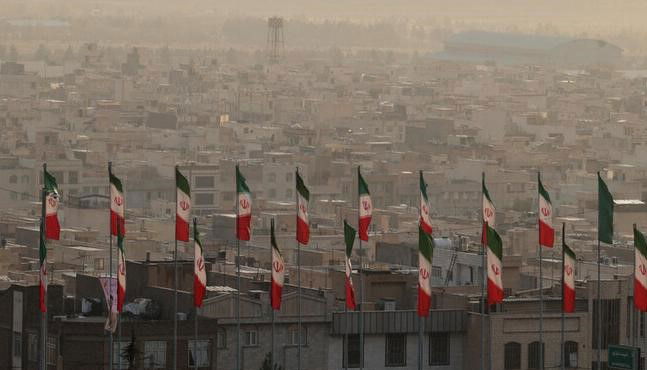 إغلاق مدارس ودوام عن بعد بسبب تلوث الهواء في طهران