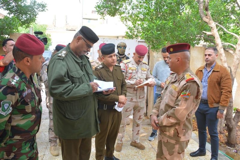 قائد عمليات ميسان يتفقد الممارسة الأولى لأنتخابات مجالس المحافظات