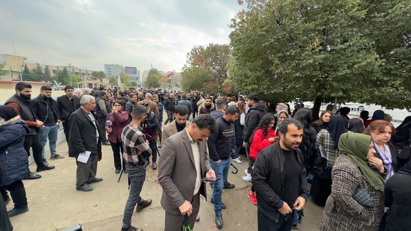 البارتي يضغط لتنفيذ "قانون يُنهي أزمة رواتب موظفي كردستان" ويوجّه اتهامًا لبغداد