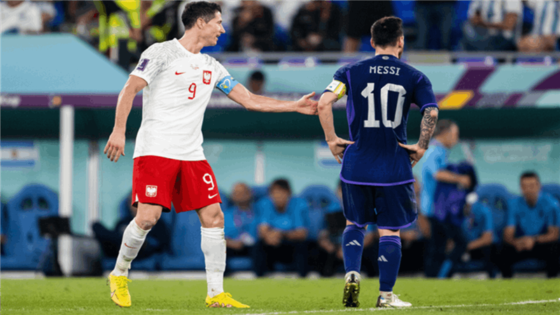 دي ماريا يكشف سبب اشتباك ميسي وليفاندوفسكي في مونديال قطر