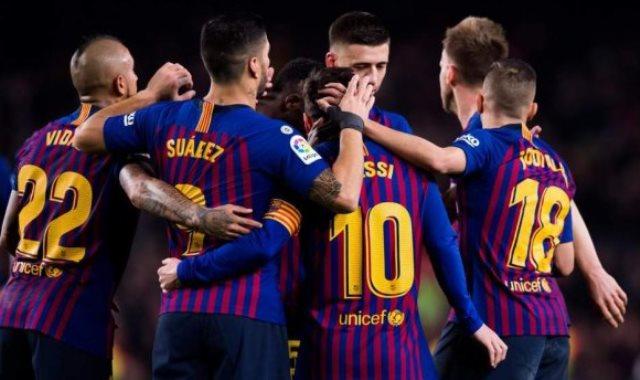 قرار حكومي يمنع لاعبي برشلونة من "الاستحمام" بعد المباريات