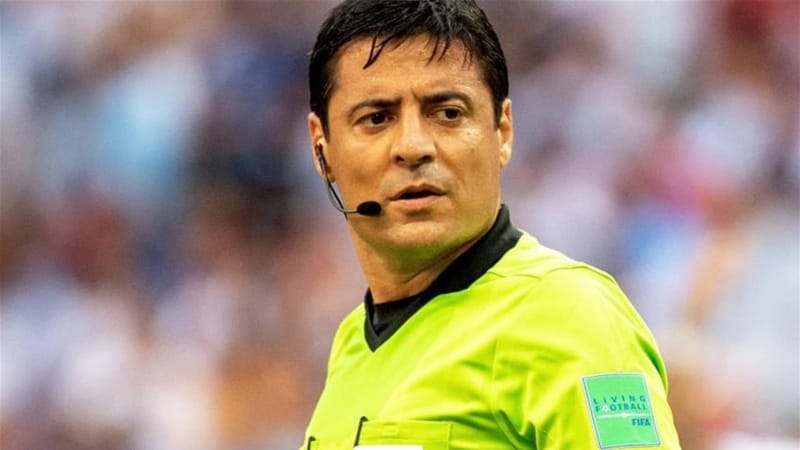 حكم إيراني لقيادة مباراة العراق والأردن في كأس آسيا.. من هو "علي رضا فغاني"؟