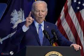 في زلة لسان جديدة.. بايدن يسمي ترامب بـ”الرئيس الحالي”