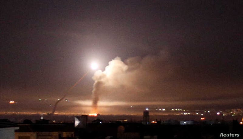 إسرائيل تستهدف مبنى غرب العاصمة السورية وأنباء عن قتلى