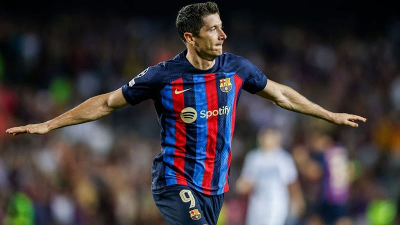 ليفاندوفسكي يعيد برشلونة إلى سكة الانتصارات بفوز متأخّر على سلتا فيغو