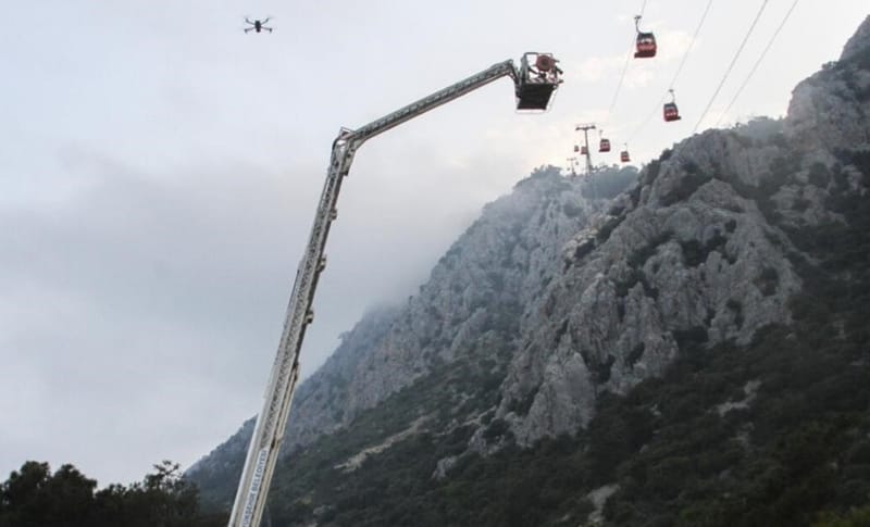 وزير الداخلية التركي: إجلاء نحو 100 شخص بعد حادث تحطم تلفريك في أنطاليا