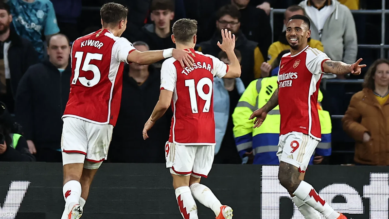 ارسنال يتصدر الدوري الانكليزي مؤقتاً بعد فوزه على ولفرهامتون