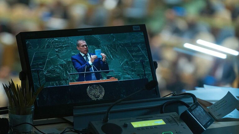 طهران تعلق على قيام سفير إسرائيل بتمزيق "ميثاق الأمم المتحدة"