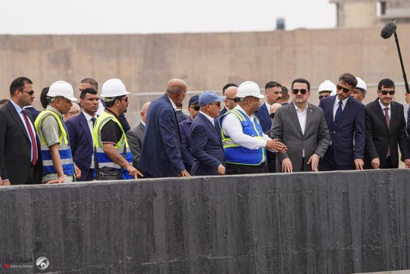 السوداني يتابع ميدانياً سير الأعمال التنفيذية في مشروع مجاري النجف الأشرف