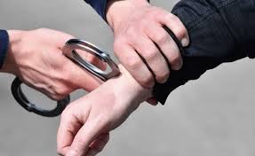 في مداهمة لفنادق الكرادة.. القبض على 118 متسولاً وشبكة للدعارة