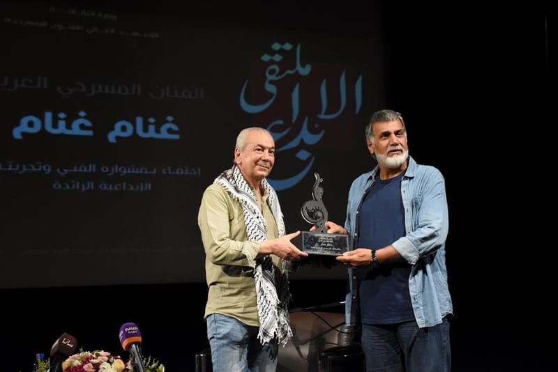 بعد عرضين لمسرحية (بأم عيني 1948) تكريم الفنان غنام غنام  في دمشق