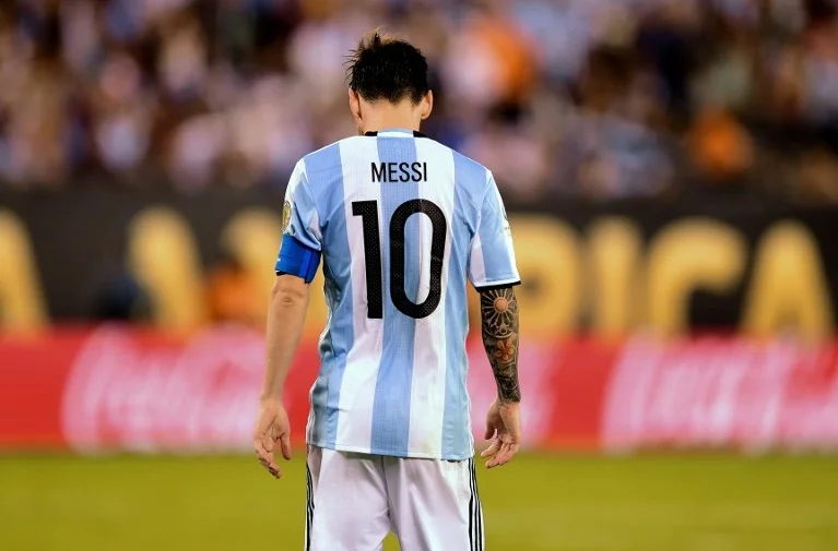 ميسي يحسم جدل اعتزاله