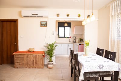 מי אנחנו? image