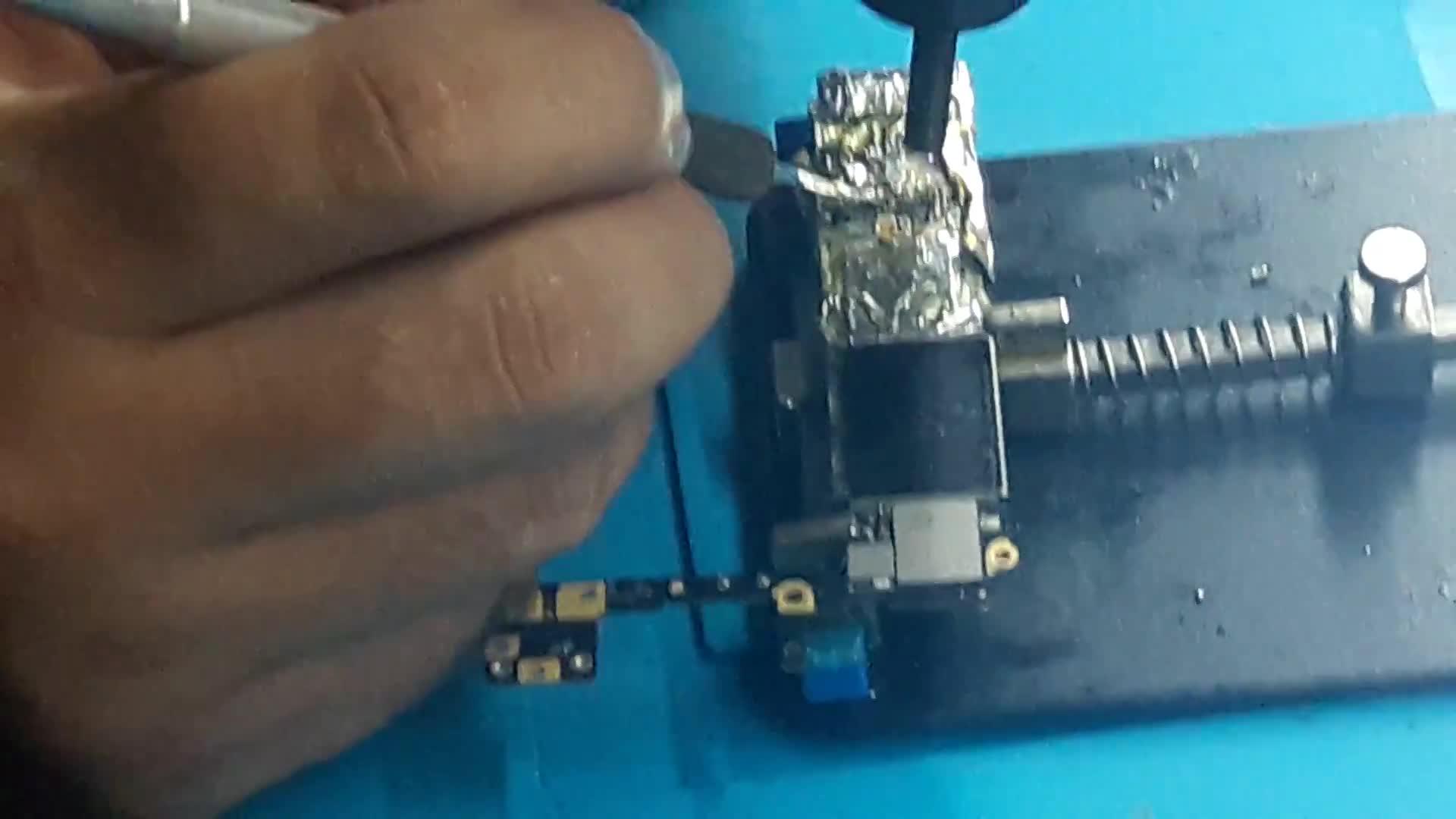 VIDEOS DE ALGUMAS DAS AULAS DE MANUTENÇÃO EM PLACAS DE IPHONE
