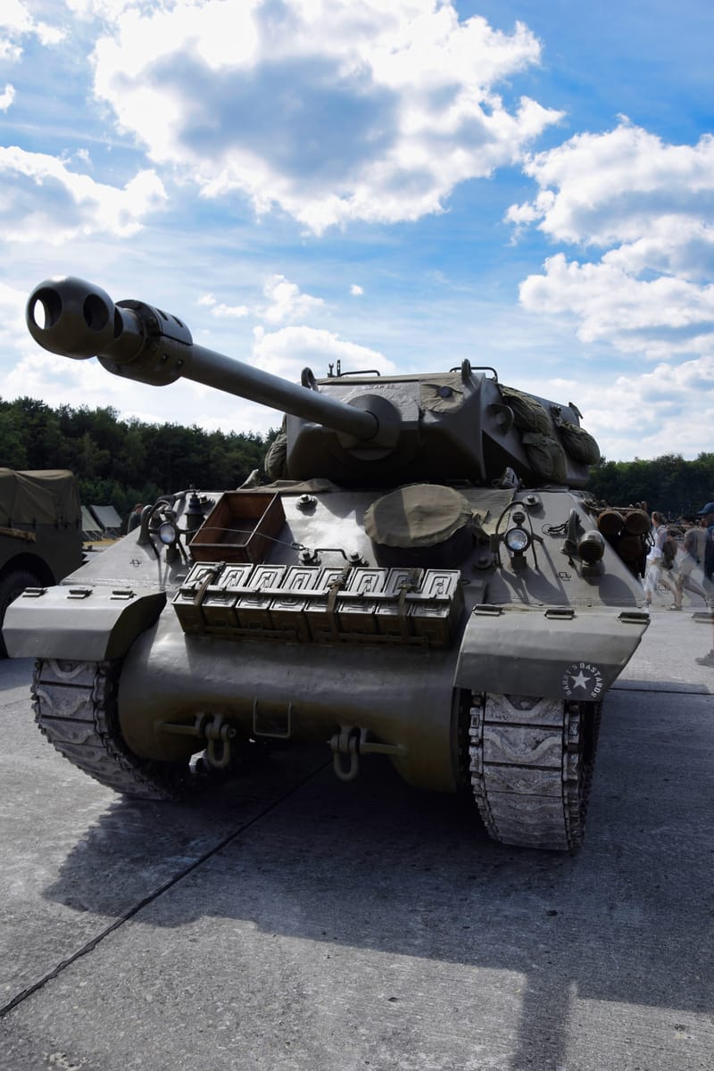 oude leger voertuigen en autos