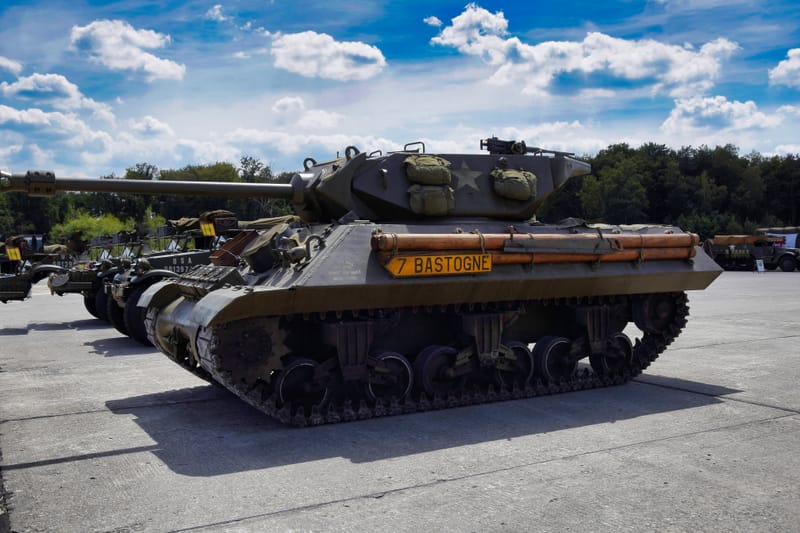 oude leger voertuigen en autos