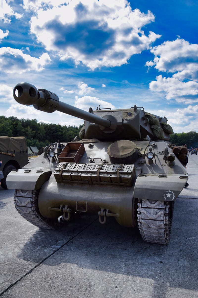 oude leger voertuigen en autos