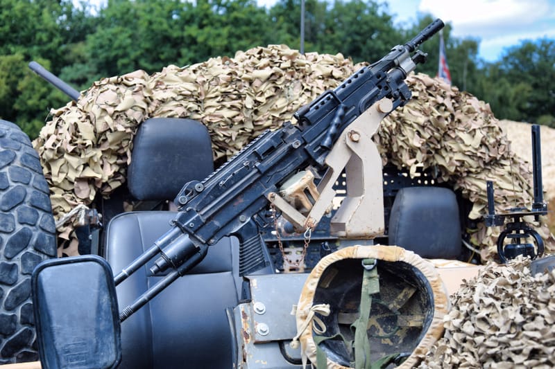 oude leger voertuigen en autos