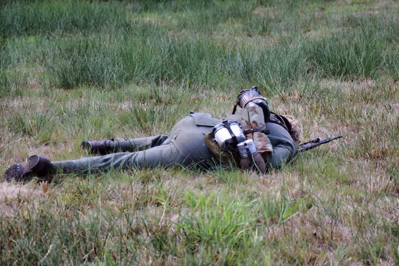 oude leger voertuigen en autos
