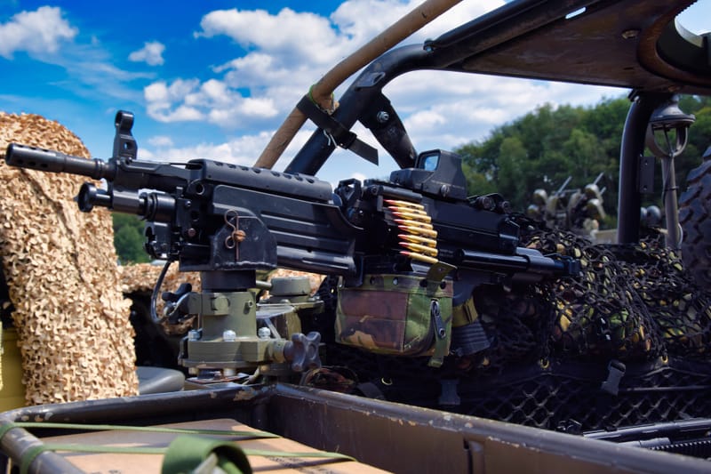 oude leger voertuigen en autos