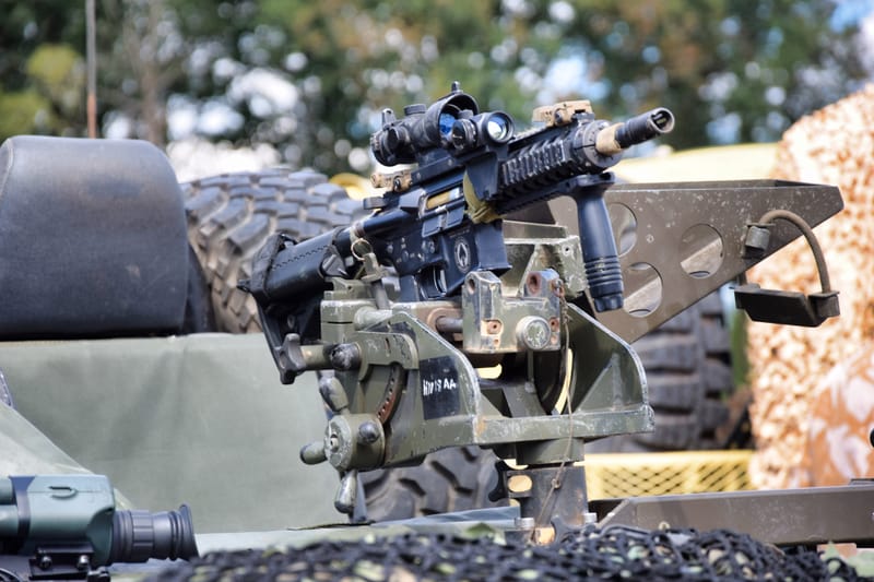 oude leger voertuigen en autos