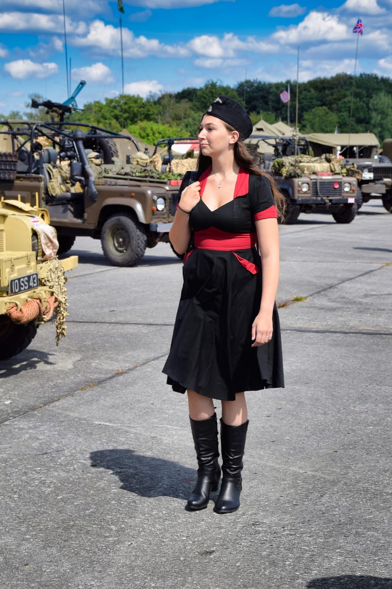 oude leger voertuigen en autos