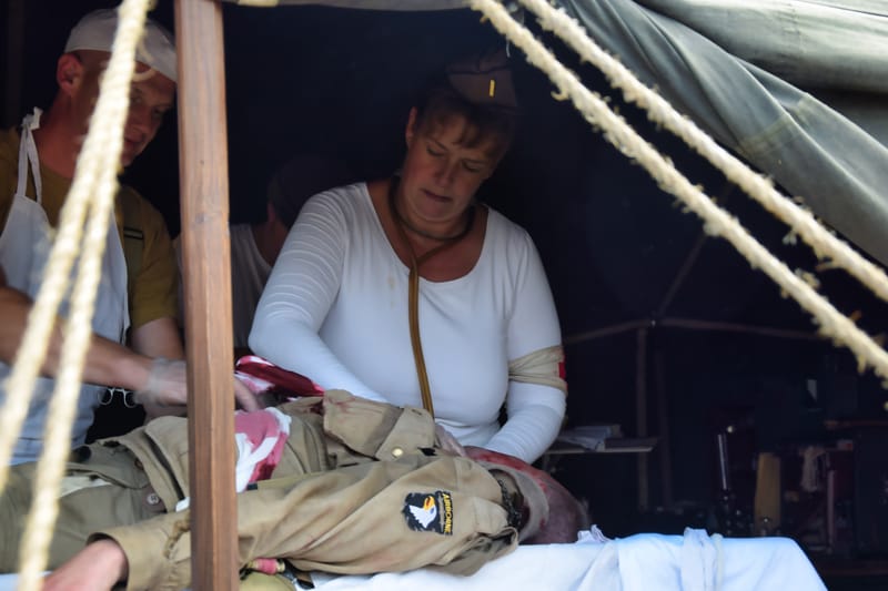 oude leger voertuigen en autos